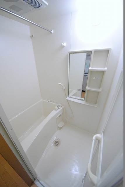 バス・シャワールーム　写真は１００１号室