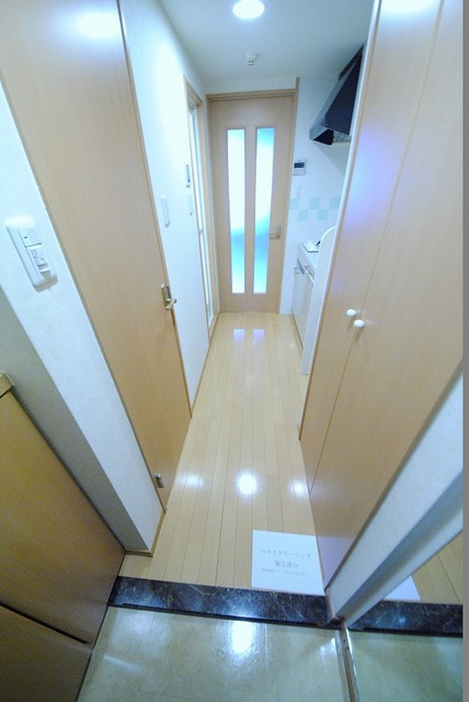 玄関　写真は１００１号室