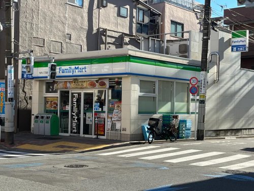 コンビニ　ファミリーマート 牡丹三丁目店（コンビニ）まで173m