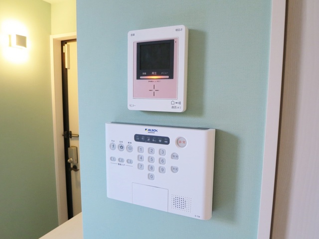 セキュリティ　ＴＶモニター付きインターホンとセコム完備！