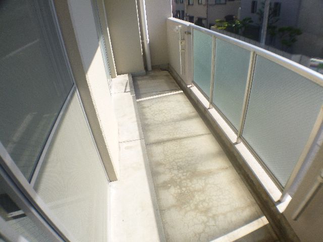 バルコニー　バルコニーは確保されています。