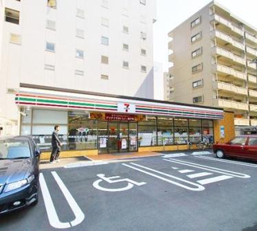 コンビニ　セブンイレブン西鉄薬院駅北口店（コンビニ）まで45m