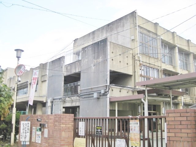 小学校　枚方市立樟葉小学校（小学校）まで802m