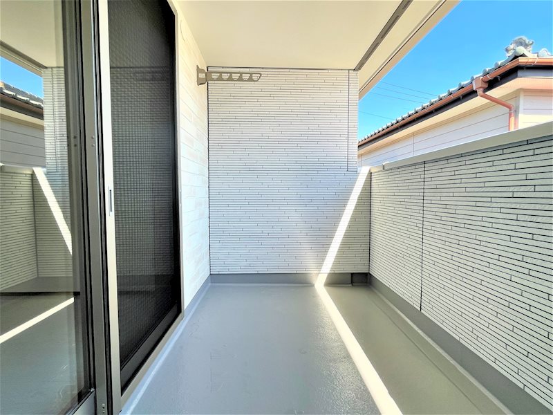 バルコニー　南向きの為陽当り良好のバルコニーです。