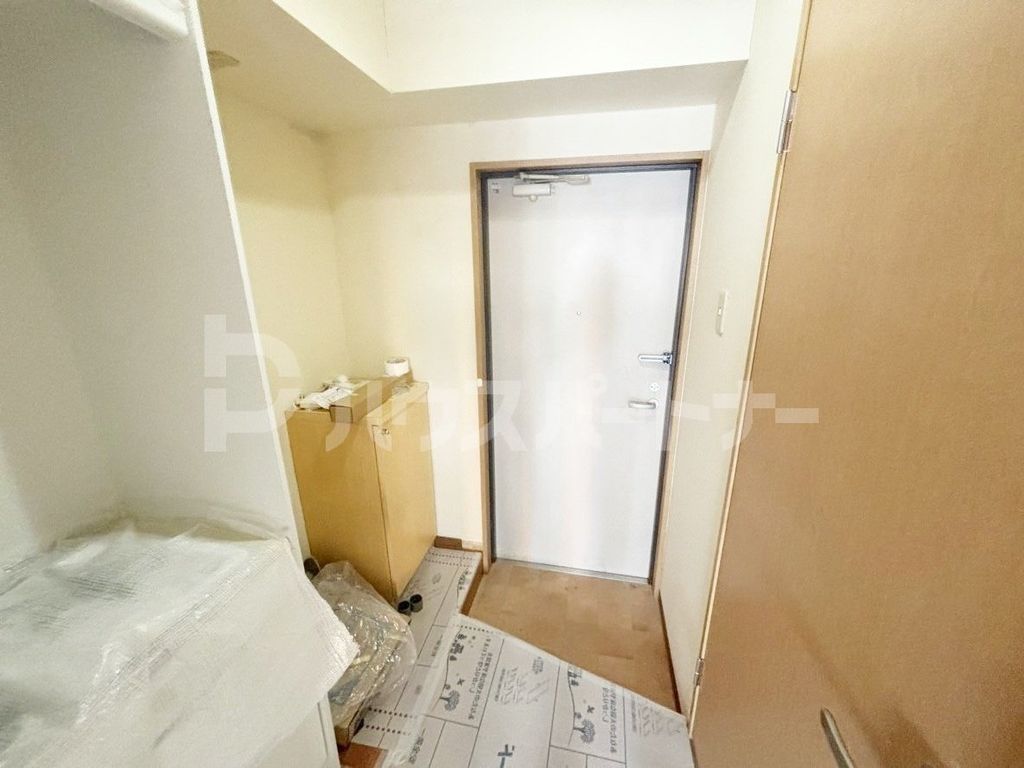 玄関　リフォーム中です。