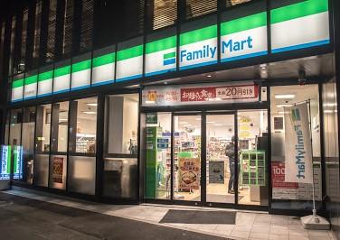 コンビニ　ファミリーマート 北参道駅前店（コンビニ）まで349m