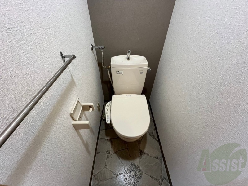 トイレ　シャワートイレになっているので快適です！