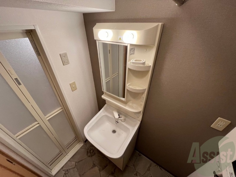 洗面設備　大きくて使いやすそうな独立洗面台になっています。