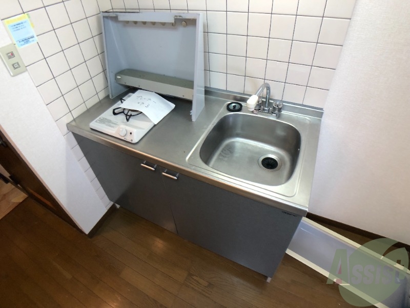 キッチン　シンプルなキッチンです。一人暮らしにはちょうどいいサイズ。