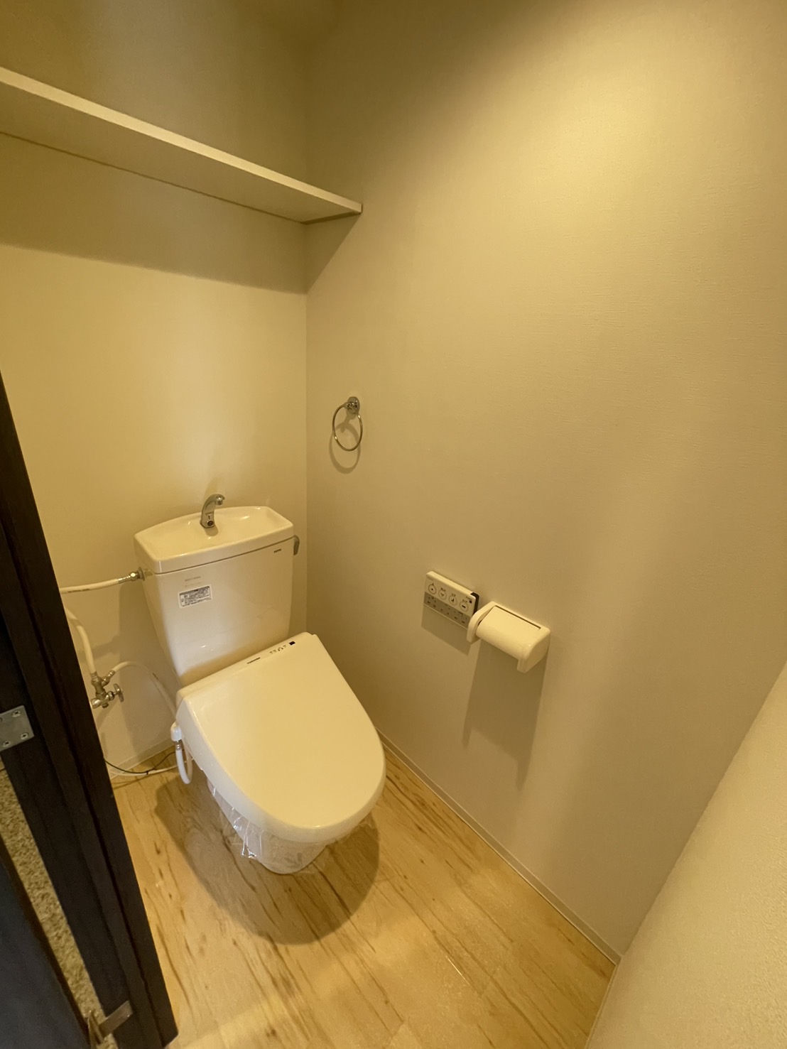 トイレ　他号室のお写真です。参考にご覧ください。