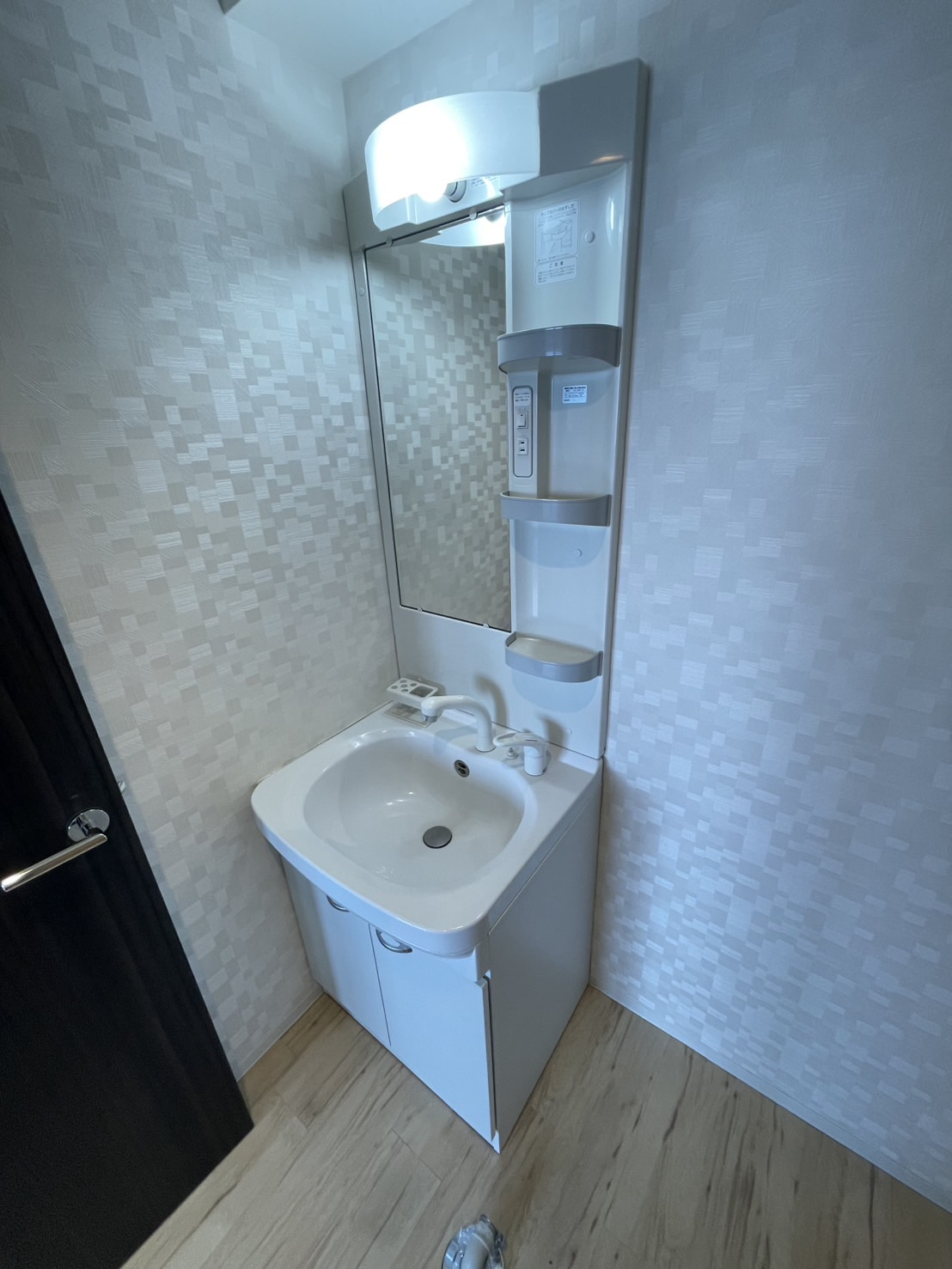 洗面設備　他号室のお写真です。参考にご覧ください。