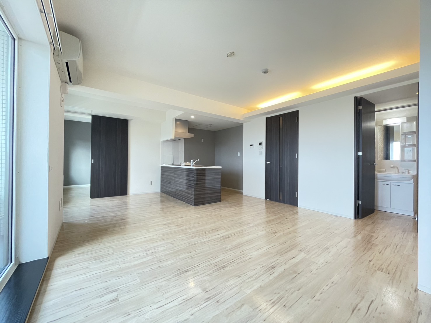 居室・リビング　他号室のお写真です。参考にご覧ください。