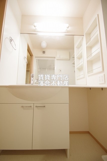 洗面設備　広い独立洗面化粧台