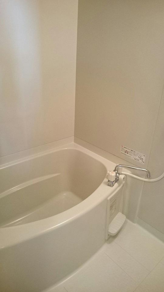 バス・シャワールーム　落ち着いた空間のお風呂です