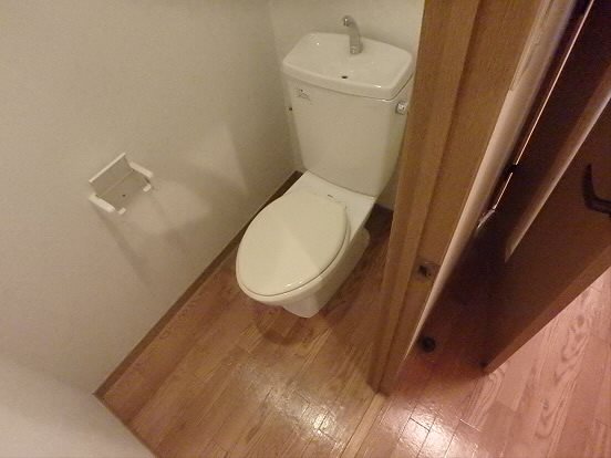 トイレ　別号室の参考写真です。