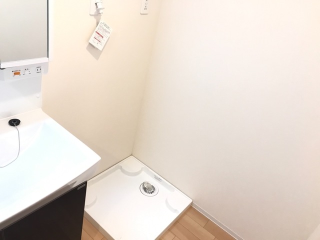 その他設備　防水パン付きの洗濯機置場です。