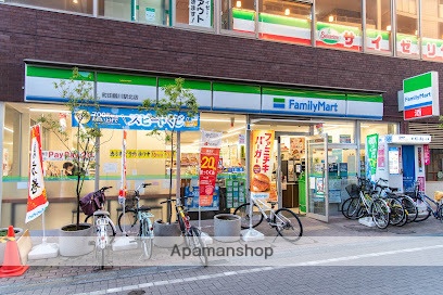 コンビニ　ファミリーマート鶴川駅西店（コンビニ）まで854m