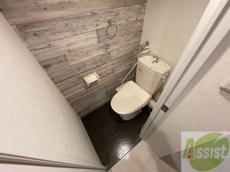 トイレ　こちらはトイレです。清潔感があり、安心して使用できます。