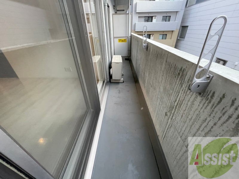 バルコニー　窓を開けると風通しも良く、気分も上がりそう！