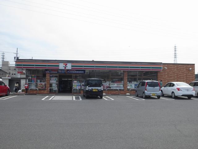 コンビニ　セブンイレブン（コンビニ）まで520m