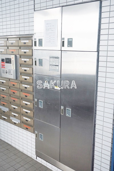 その他共有部分　外出の多い方でも安心の宅配ボックス付き♪