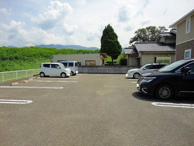 駐車場　車をお持ちの方に嬉しい駐車場付きの物件です
