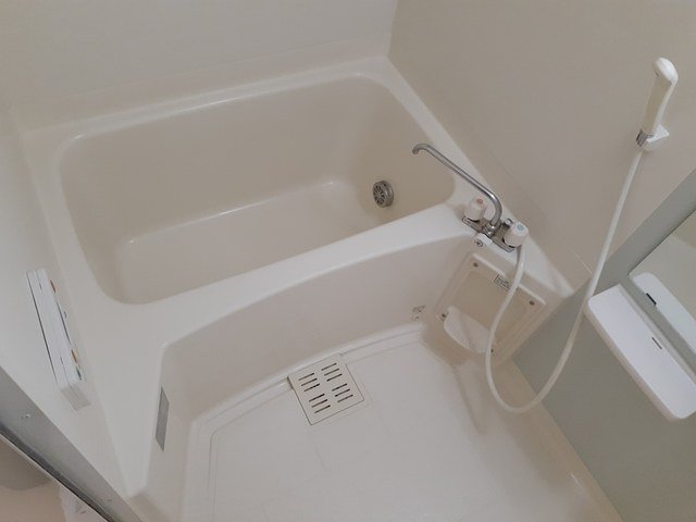 バス・シャワールーム　コンパクトで使いやすいお風呂です