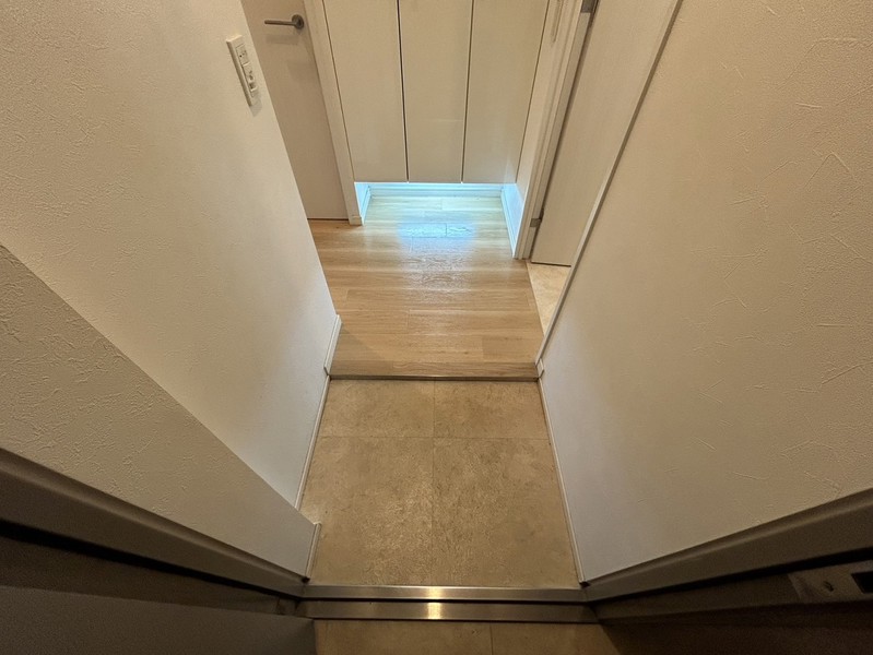 玄関　※２０６号室の写真です。