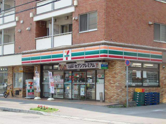 コンビニ　セブンイレブン（コンビニ）まで192m