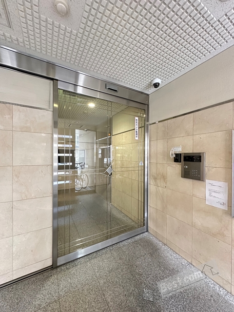 エントランス　オートロック付きで部外者シャットアウト♪