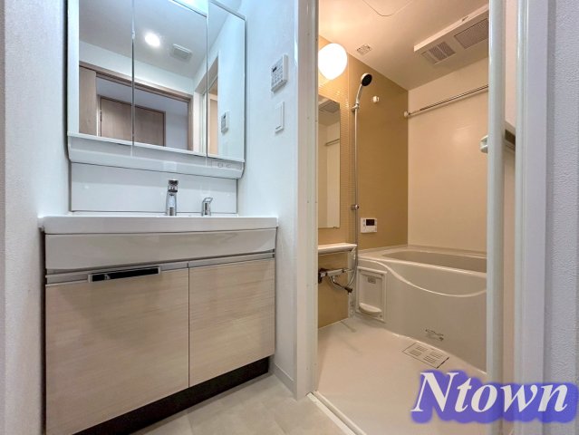 洗面設備　スペースが確保できる洗面所です