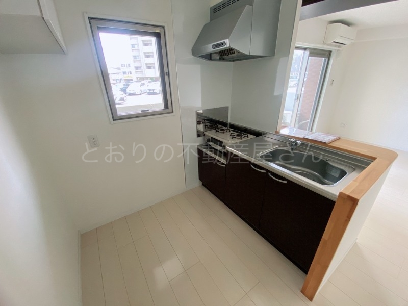 キッチン　お部屋のカラーは異なる場合があります。