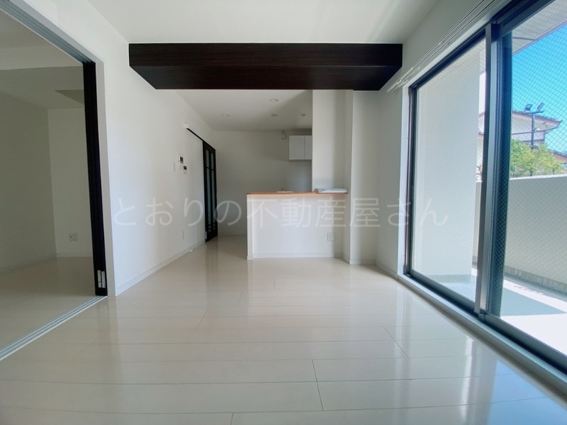 居室・リビング　お部屋のカラーは異なる場合があります。