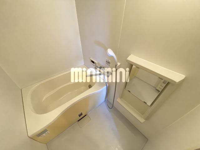 バス・シャワールーム　追い焚き給湯付バスルームです。