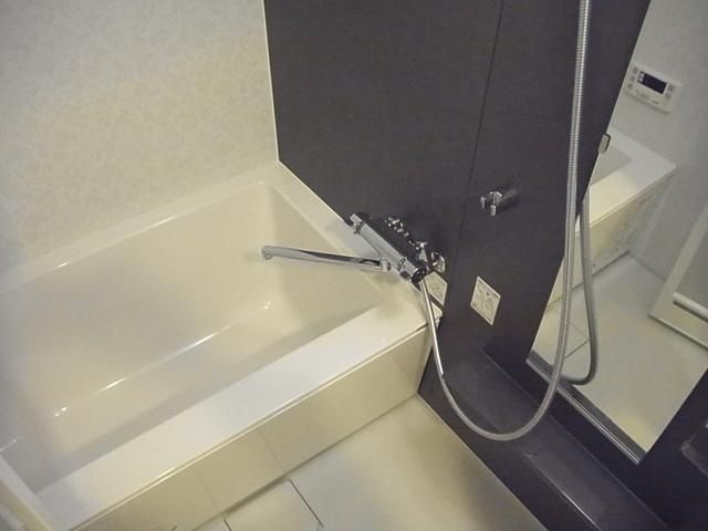 バス・シャワールーム　落ち着いたバスルーム