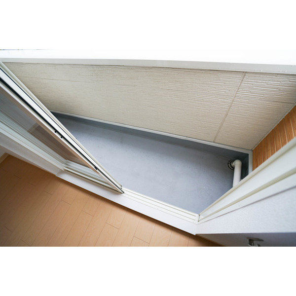 バルコニー　同じ建物の別の部屋