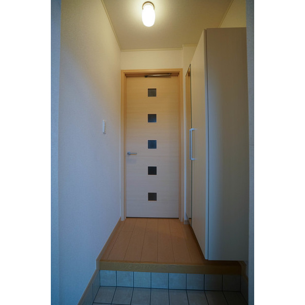 玄関　同じ建物の別の部屋