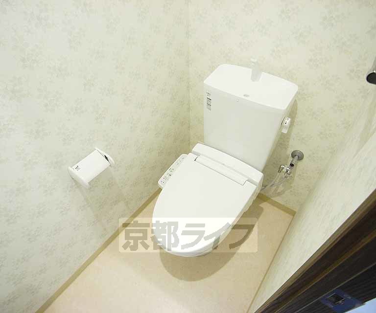 トイレ　ウォシュレット付です。