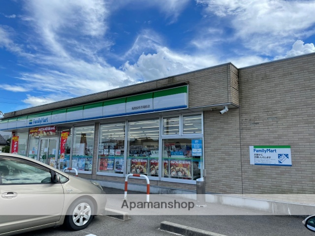 コンビニ　ファミリーマート（コンビニ）まで1068m