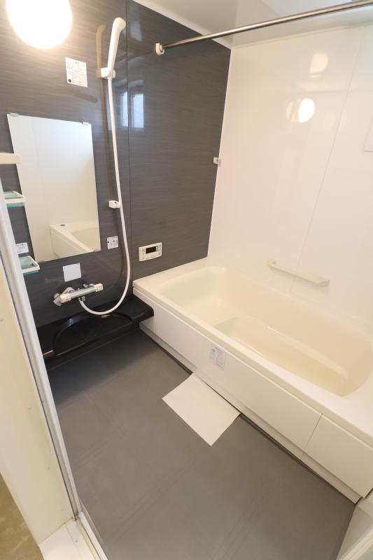 バス・シャワールーム　2　追い焚き機能、浴室乾燥機付きバス