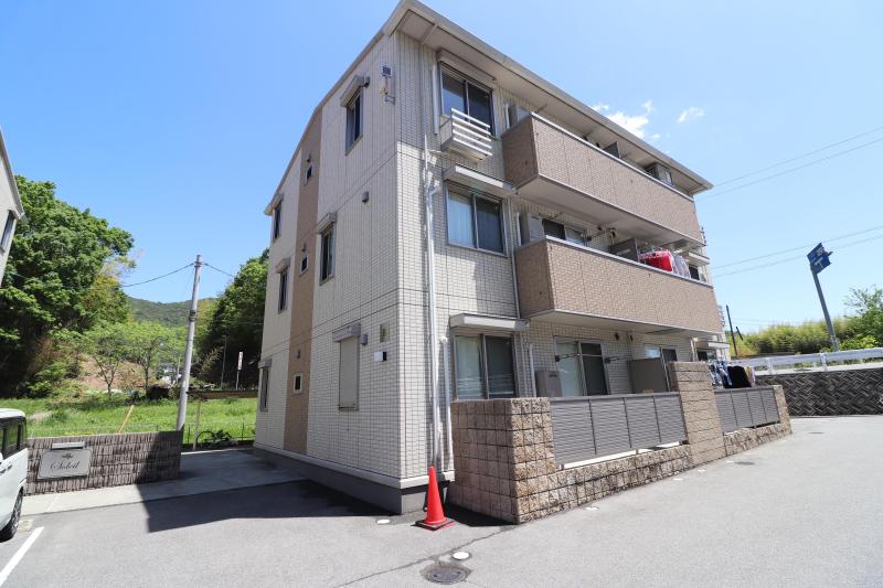 建物外観　ソレイユＢ棟　建物外観