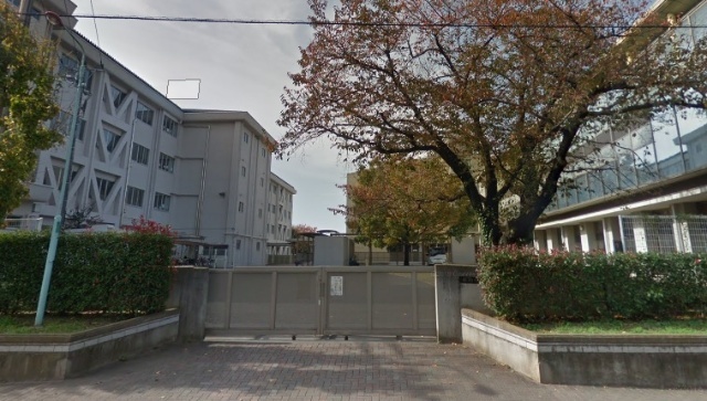 中学校　東松山市立松山中学校（中学校）まで750m