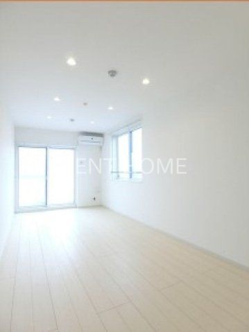 居室・リビング　9.9帖の洋室です。角部屋なので2面遮光です。