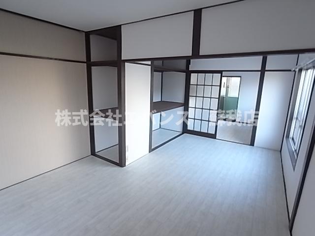 その他部屋・スペース　落ち着いた色調の寝室です