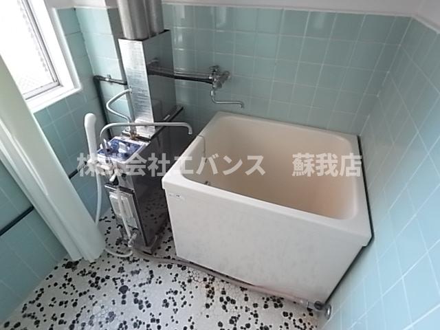 バス・シャワールーム　コンパクトで使いやすいお風呂です