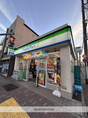 コンビニ　ファミリーマート牡丹三丁目店（コンビニ）まで301m