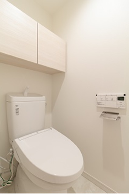 トイレ　※写真は同タイプ住戸です。