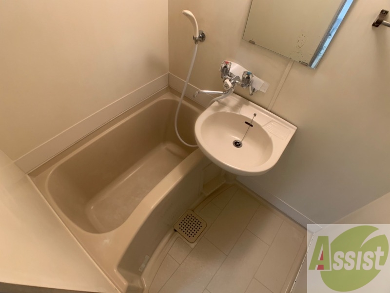 バス・シャワールーム　ユニットバスです。疲れを癒すのに欠かせませんね！