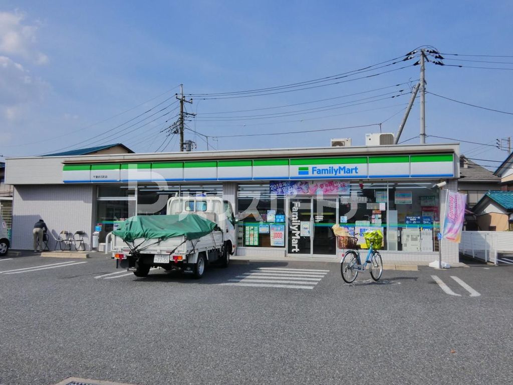 コンビニ　ファミリーマート千葉武石町店（コンビニ）まで60m