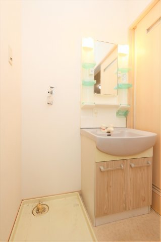 洗面設備　参考写真（同物件別部屋）